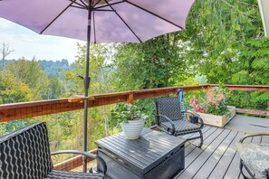 Apartment (0 Bedroom) | Interior - 4 Mi to Sandy River Access: Studio w/ Mtn Views! (Sandy)