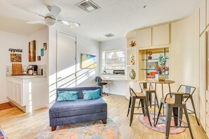 Apartment (0 Bedroom) | Interior - Shop, Golf & Hike: Modern Scottsdale Studio! (Scottsdale)