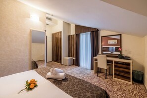 Cofres nos quartos, cortinas blackout, Wi-Fi de cortesia