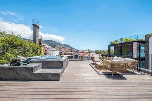 Terrace/patio - Luxury Rooftop Jacuzzi Penthouse at Savoy Insular (Funchal)