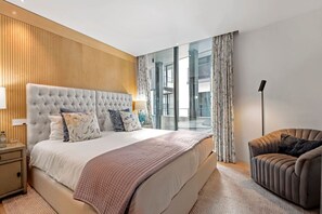 2 bedrooms, iron/ironing board, travel crib, free WiFi