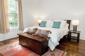 5 habitaciones, tabla de planchar con plancha y cuna de viaje 