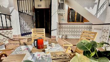 Bungalow, 3 habitaciones, Terraza, vista a la ciudad | Restaurante al aire libre