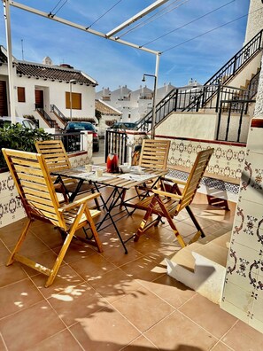 Bungalow, 3 habitaciones, Terraza, vista a la ciudad | Restaurante al aire libre