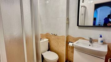 Bungalow, 3 habitaciones, terraza, vistas a la ciudad | Baño