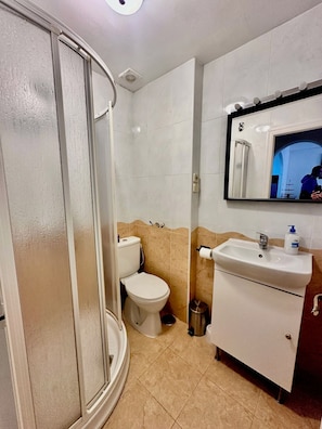 Bungalow, 3 habitaciones, terraza, vistas a la ciudad | Baño