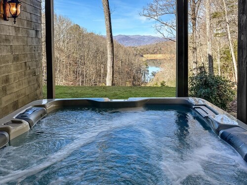 Trail's End - luxury custom home in a premiere lake community