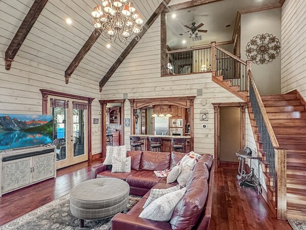 Smart TV, fireplace, stereo