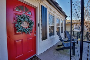 Exterior detail - Uptown Charmer - Walk to shopping, restaurants, campus and more! (Tuscaloosa)