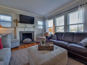 Smart TV - Uptown Charmer - Walk to shopping, restaurants, campus and more! (Tuscaloosa)