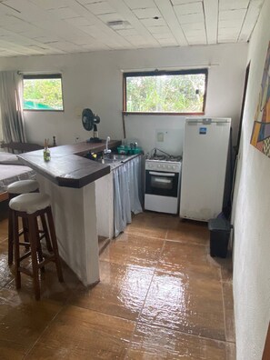 House, Park View | Private kitchen | Stovetop, cookware/dishes/utensils - Casamata (Búzios)