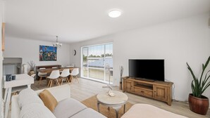 Unclassified image, 4 of 16, button - Cerulean Getaway in Cowes (Cowes)