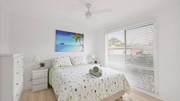 3 bedrooms, iron/ironing board, travel cot, Internet