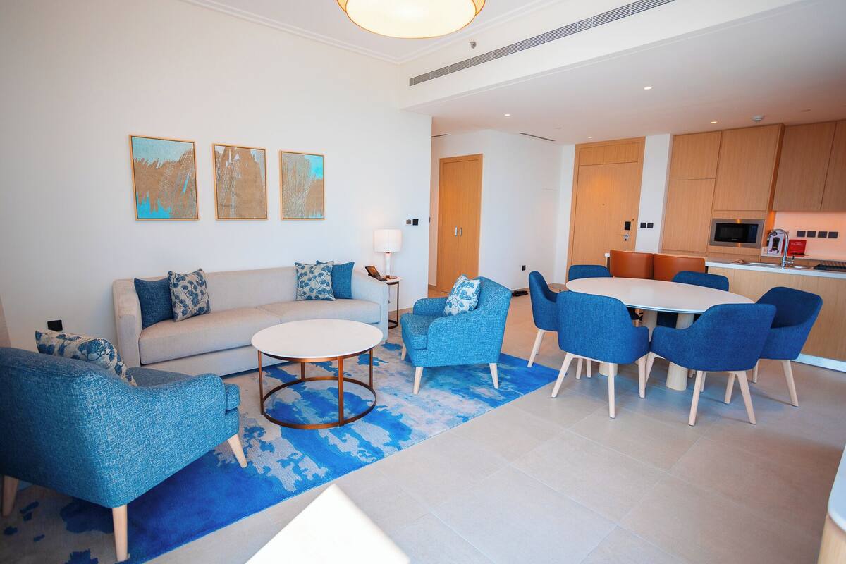 Apartment, 2 Bedrooms, Partial Sea View | Living area