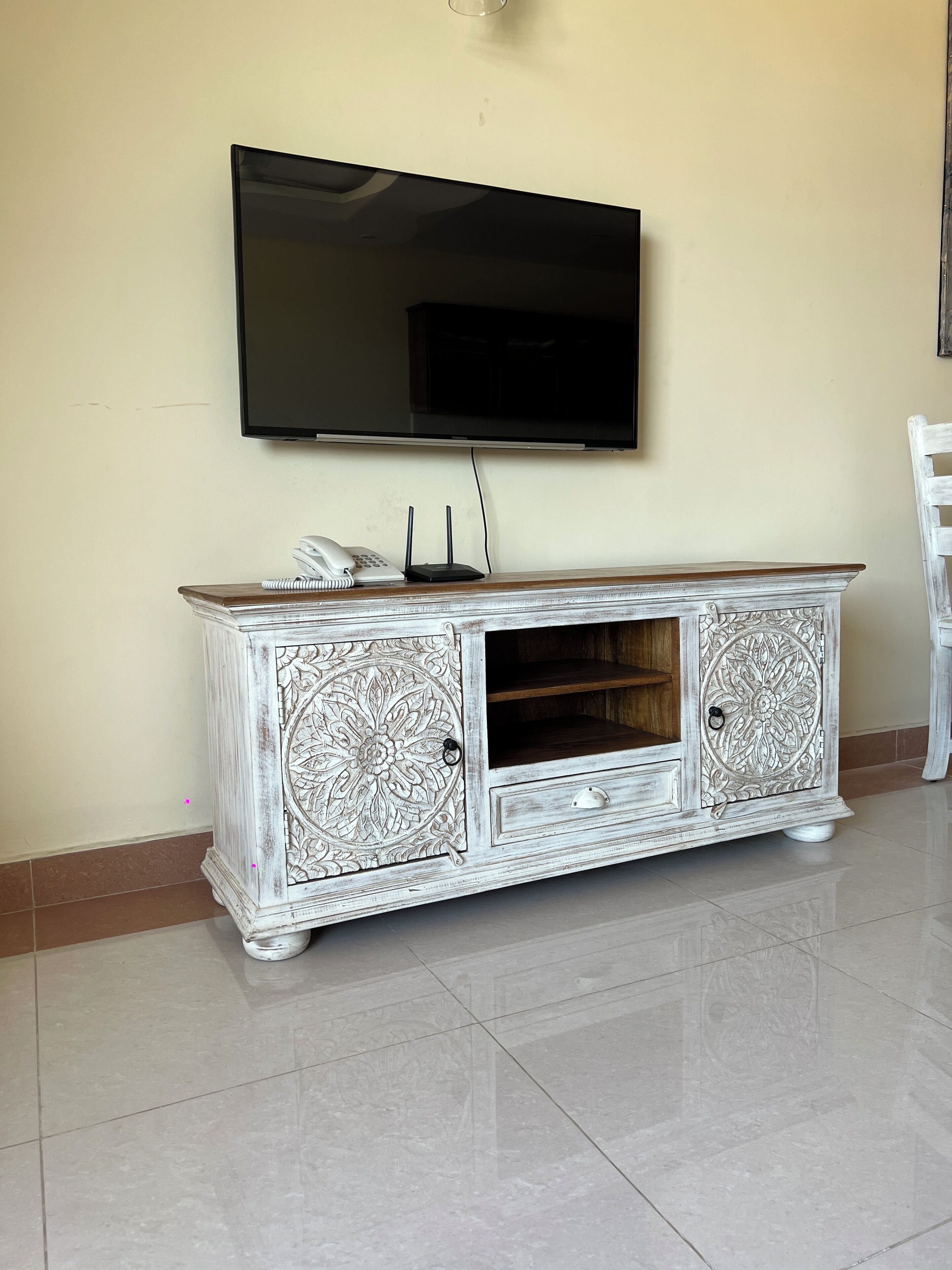 TV connectée de 43 pouces avec chaînes numériques, Netflix