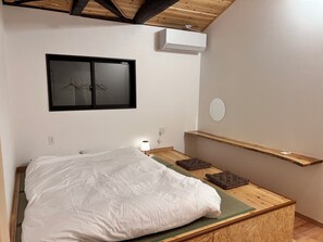 標準雙人房 | 迷你吧、客房內保險箱、書桌、遮光布/窗簾