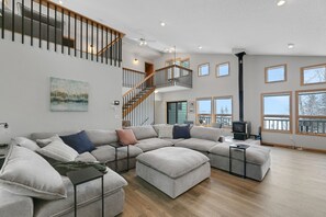 House, Multiple Bedrooms | Living area | Streaming services