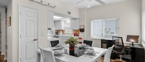 Condo, 2 Bedrooms | Dining