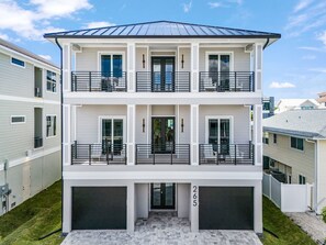 House, 6 Bedrooms | Exterior