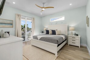 6 bedrooms, free WiFi - Brand New Luxury Build 265 Carolina Ave: Heated Pool, Hot Tub 6 Bedroom Home (Fort Myers Beach)