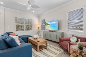 House, 5 Bedrooms | Living area