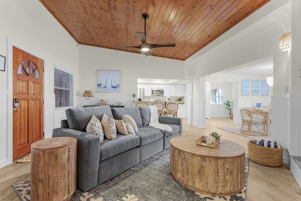 House, 3 Bedrooms | Living area | Smart TV