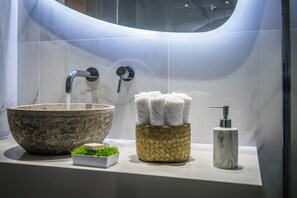 Shower, jetted tub, hair dryer, bidet