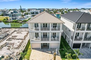 House, 6 Bedrooms | Exterior