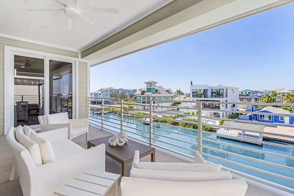 ハウス 6 ベッドルーム | 施設の敷地