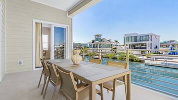 House, 6 Bedrooms | Outdoor dining