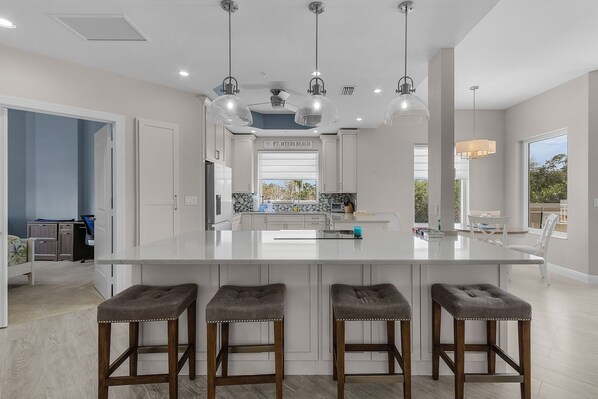 公寓式客房, 3 间卧室 | 私人厨房 | 冰箱、烤箱、茶具/咖啡用具、烤面包机