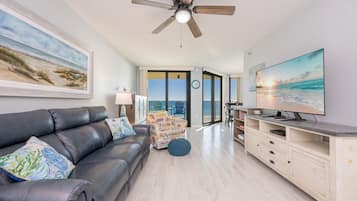 Condo, 1 Bedroom | Living area