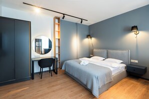 Deluxe Studio Suite, Balcony | Laptop workspace, iron/ironing board, free WiFi, bed sheets - Stones Throw Apartments (Tbilisi)
