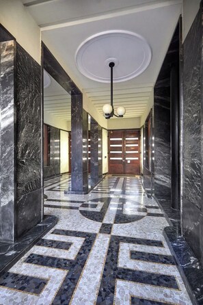 المنشأة من الداخل