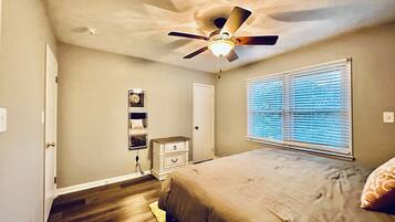 3 bedrooms, iron/ironing board, free WiFi, bed sheets