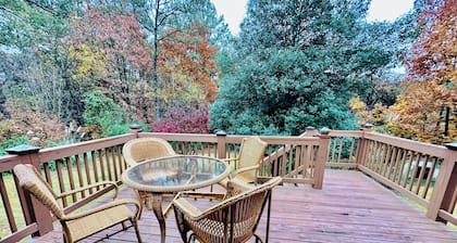 Sleep 10 Newly Listed Vacation Home in Acworth near many restaurants & groceries
