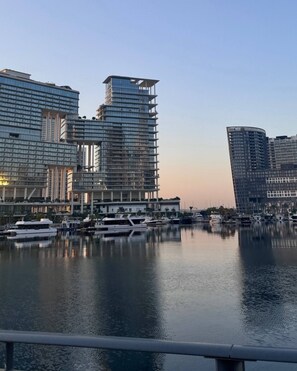 Marina - Spacious 1bedroom, Burj Views, Infinity Pool & Jacuzzi (Dubai)