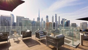 Living area - Spacious 1bedroom, Burj Views, Infinity Pool & Jacuzzi (Dubai)
