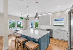Fridge, microwave, oven, stovetop - The Resort at Island Beach (South Seaside Park)