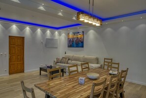 Casa, 1 quarto, para fumantes, terraço | Sala de jantar