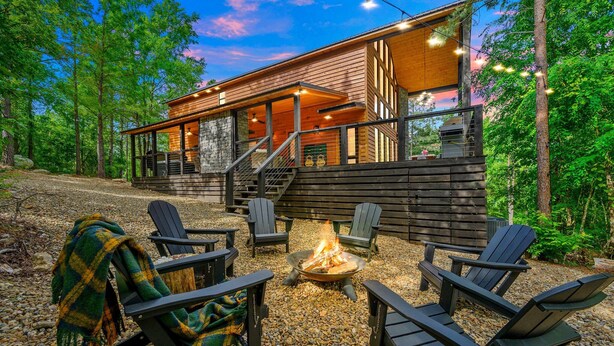 A cabin with a deck, outdoor seating, and a fire pit. - Stylish Cabin Near Broken Bow Lake & Casino + Firewood Provided (Broken Bow)