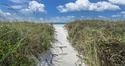 FREE Golf & Perks! Mariner West 107, Walk-in Shower, Heated Pool & Grills!