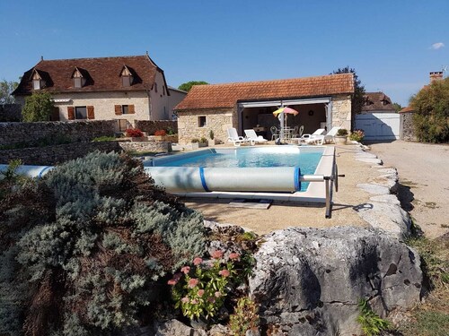 Gîte de charme avec piscine  située dans le  Parc naturel des Causses du Quercy.