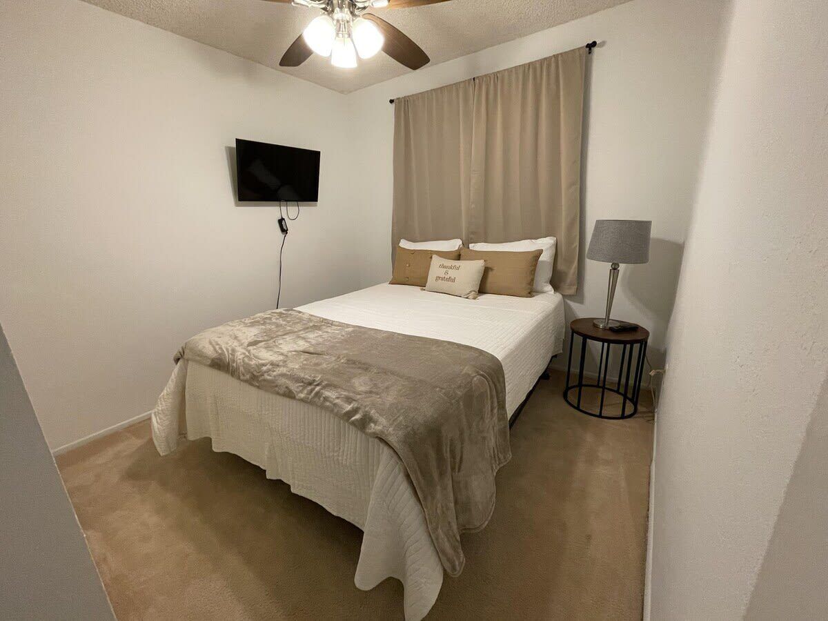 3 chambres, bureau, Wi-Fi gratuit, draps fournis