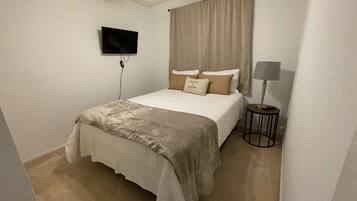 3 chambres, bureau, Wi-Fi gratuit, draps fournis