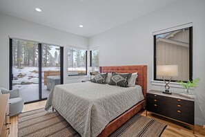 3 bedrooms, Internet, bed sheets - Family Escape with Firepit, Hot Tub & Game Loft (Sunriver)