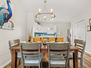 Dining - Peacock Palace Townhome - Near Casinos & Golf - Sleeps 8 (Lake Charles)