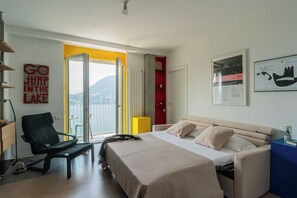 Apartment (2 Bedrooms) | Living area | 32-inch TV with cable channels - La Casa Dell'architetto by Rent all Como (Blevio)