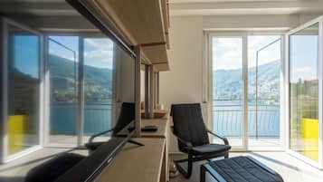 公寓 (2 Bedrooms) | 起居区 | 32-英寸电视(配备有线频道)