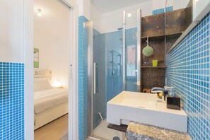 Leilighet (2 Bedrooms) | Bad | Toalettartikler (inkludert), bidé, håndklær og såpe